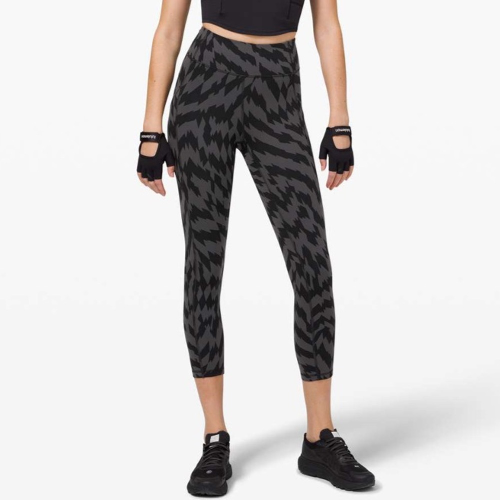 Lululemon invigorate high rise crop 23”